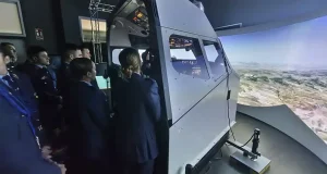 Estudiantes de la Academia Básica del Aire conocen el túnel de viento, el simulador de navegación y el laboratorio de vuelo Boing 737 de la ULE