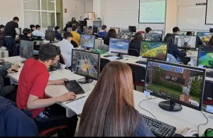 El 78,2% de los titulados de la UEx en el curso 2022/2023 tiene trabajo, y el 94,5% de sus egresados ha trabajado en algún momento tras finalizar sus estudios