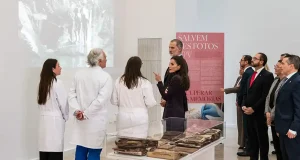 Los Reyes de España visitan el proyecto de la UPV para recuperar cerca de 340.000 fotografías dañadas por la DANA de 2024