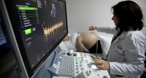 En el 42,2 % de las mujeres colombianas reportaron situaciones de negligencia durante su parto