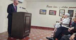 El Rector de la UGR ante la Real Academia Panameña de la Lengua: «más del 90 % de los textos utilizados para entrenar modelos de IA están redactados en inglés