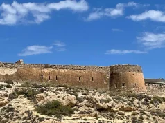 El castillo de San Ramón de Rodalquilar se cae a pedazos sumido en el abandono