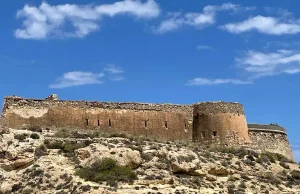 El castillo de San Ramón de Rodalquilar se cae a pedazos sumido en el abandono