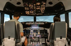 La Universidad de León se convierte en la primera española con un simulador Boeing 737-800 certificado para la formación avanzada de pilotos