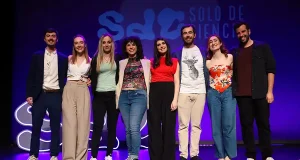 Media docena de monologuistas se suben al escenario para demostrar que la ciencia también se disfruta con humor en el Museo de la Evolución de Burgos