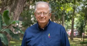 El poeta Marco Antonio Campos, premio Excelencia en Letras de Humanidad en México
