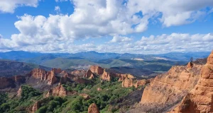 Cómo recuperar Las Médulas tras los devastadores incendios de este verano
