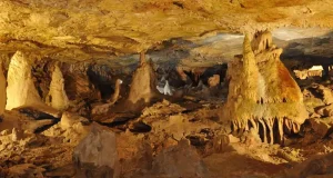 La UBU y la Diputación de Palencia impulsan una estación pionera de monitorización paleoambiental en la Cueva de los Franceses