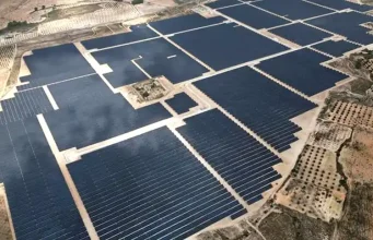 Aumentar la producción de energía limpia de las plantas solares sin instalar más paneles es posible