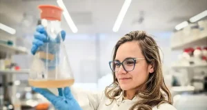 Luisa Fernanda Bermúdez crea cacao en laboratorios usando agricultura celular: ahorra 80% de agua y 97% de tierra sin talar árboles