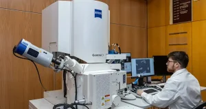 El Museo Nacional de Ciencia y Tecnología expone dos equipos de microscopía de la Universidad de Burgos