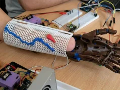 Investigadores argentinos desarrollan una prótesis de bajo coste para personas con amputación que responde a impulsos musculares