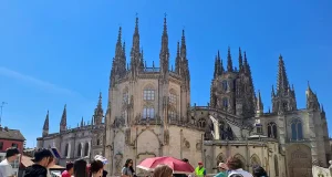 El proyecto de Patrimonio colaborativo de la UBU reúne a medio centenar de estudiantes y mayores en torno al arte medieval
