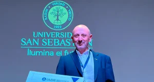El profesor Rodrigo Giacaman Sarah recibe Premio Nacional de Odontología de Chile por su aporte al desarrollo de la cariología