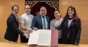 «Juvenis Aeterna», la pieza musical inédita del compositor Ferrer Ferran con el que la UCLM celebra 40 años de historia
