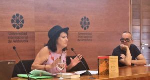 Aurora Luque: «Los poetas, en los tiempos difíciles, siempre levantan la voz»