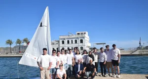 Un velero autónomo construido por estudiantes de la UPCT competirá en la Micro Ruta de la Sal