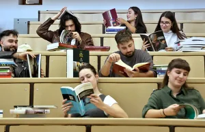 Ocho estudiantes de la Universidad de Burgos ponen en marcha «El Barracón», una revista literaria como pequeño homenaje a la Generación del 27