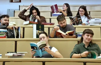 Ocho estudiantes de la Universidad de Burgos ponen en marcha «El Barracón», una revista literaria como pequeño homenaje a la Generación del 27