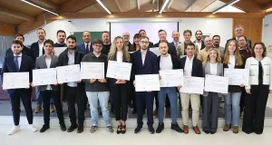 Un dispositivo para que buceadores localicen embarcaciones consigue el primer premio de los TF de la UMU y la UPCT