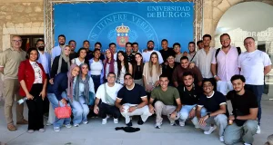 Estudiantes egipcios descubren en Burgos los secretos de la ingeniería de automoción