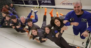 Treinta estudiantes de toda España se convierten en «Astronautas por un día» en un vuelo parabólico en condiciones de microgravedad
