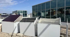 Los paneles solares semitransparentes integrados en invernaderos producen electricidad, y reducen la temperatura y la demanda de agua