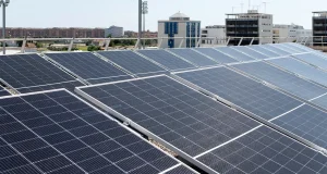 Las renovables y la mejorar de la movilidad reducen un 22% las emisiones de la UPV en un año, y la huella de carbono un 83% desde 2014
