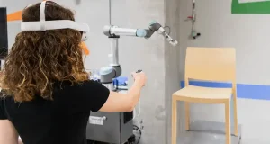 La robótica llega también a los oficios tradicionales: la UPV desarrolla un robot para pintar muebles que imita el movimiento humano