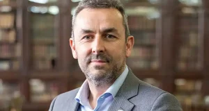 Fernando Suárez inaugura un ciclo de conferencias en la ULE para analizar aspectos como la evolución, normativa, y ética de la inteligencia artificial