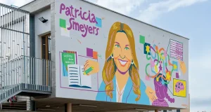La neuropediatra Patricia Smeyers, protagonista del mural número 50 de la UPV de la serie «Dones de Ciència»