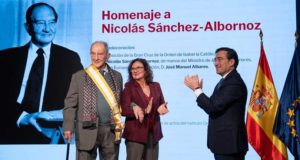Cumple cien años el primer director del Instituto Cervantes, Nicolás Sánchez-Albornoz