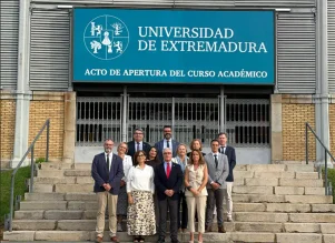 Pedro Fernández aspira a la reelección como rector de la UEx acompañado de un equipo con representación de los cuatro campus universitarios