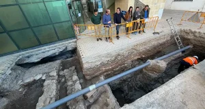 Salen a la luz parte de uno de los muros y de una serie de grandes sillares del antiguo Castillo de Malerba en Balerma