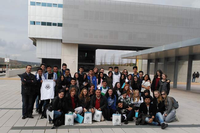 Alumnos holandeses y españoles en el campus de Linares. 