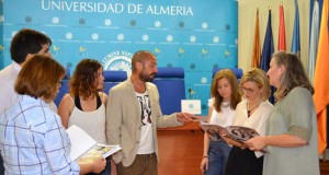 La UAL recibe material para docencia e investigación en discapacidad