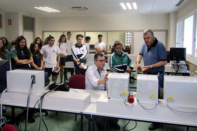 Estudiantes de ESO participantes en el programa Conoce la Ingeniería de la UJA.