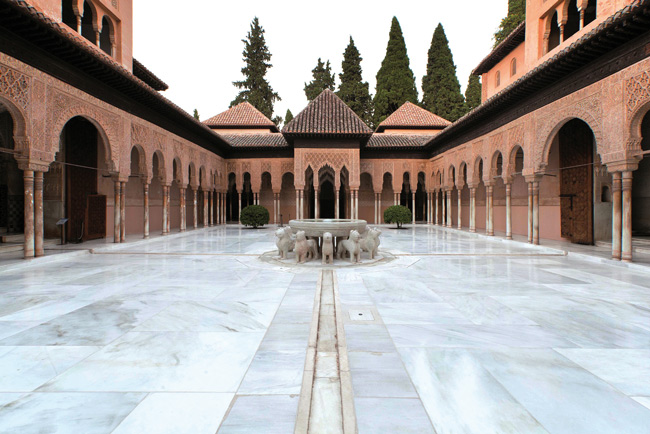 Patio de Los Leones de la Alhambra.