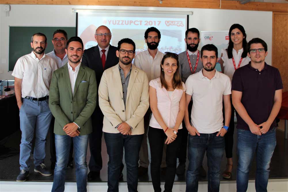 Foto grupal de los ganadores y finalistas YUZZ Cartagena 2017.