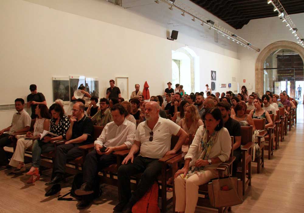 Público asistente a la entrega de los premios a la creación artística.