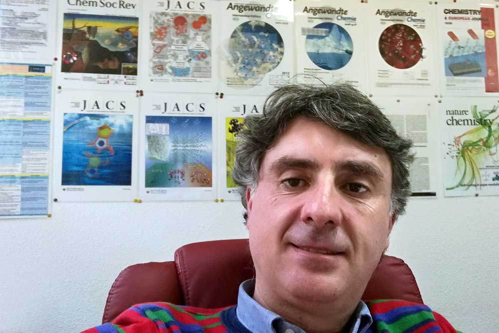 El profesor Juan Casado Cordon.
