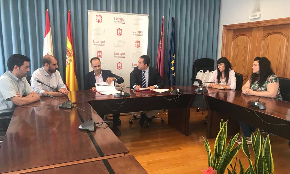 Firma del convenio entre la UPCT y el Ayuntamiento de Lorquí.