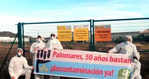 Protesta de Ecologistas en Acción para acabar de una vez con los residuos en Palomares.