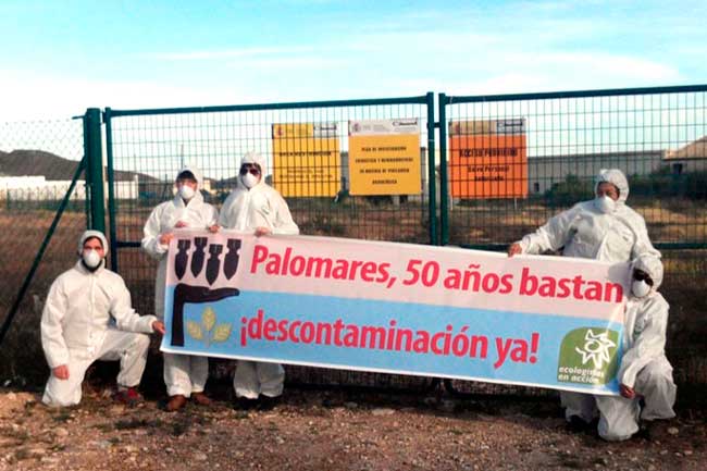 Protesta de Ecologistas en Acción para acabar de una vez con los residuos en Palomares.