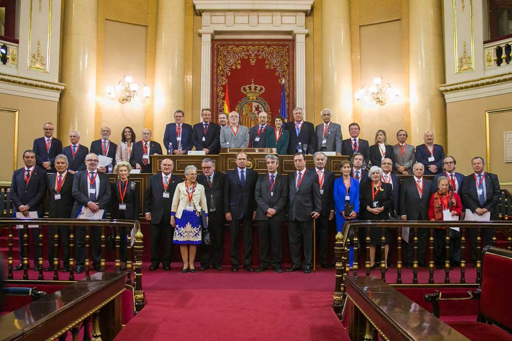 Premiados por la Unión Profesional posaron en el Senado. 