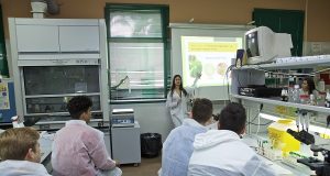 La UA acerca de la ciencia a un millar de preuniversitarios de Alicante y Almansa