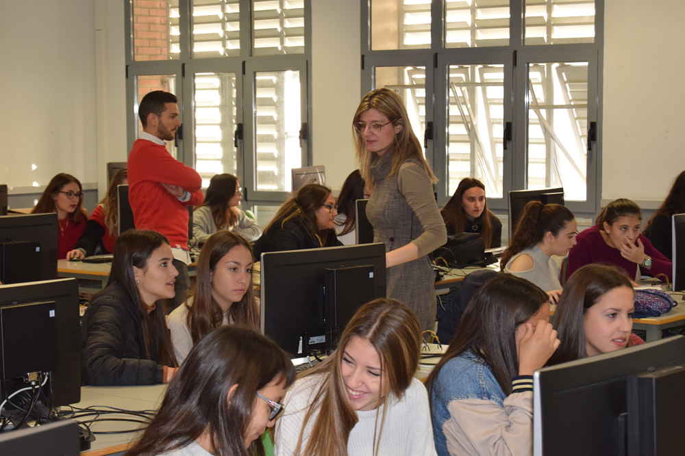 Taller para promocionar la programación entre chicas realizado en la Universidad de Almería. 