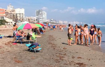El turismo en verano se concentra en las zonas donde más escasea el agua