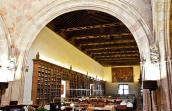 La Universidad de Granada conmemora los 500 años de la Real Cédula de 1526 con una exposición itinerante por sus bibliotecas