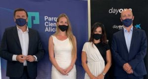 La UA y Caixabank potenciarán proyectos empresariales
